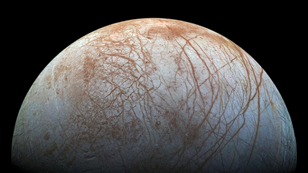 Jpiter'in buzlu Ay Europa ilgin bir souk noktaya sahip