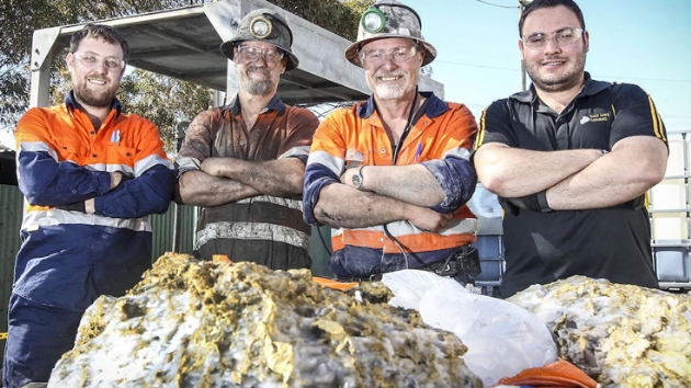 Avustralya'da altn kabuk balam dev kayalar bulundu