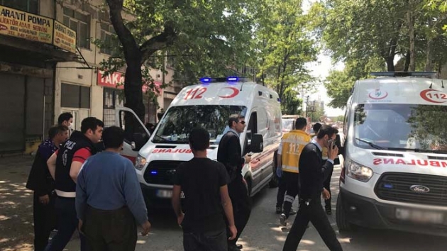 Antalya'da trafikte yol verme tartmas nedeniyle kan bakl kavgada 3 kii yaraland