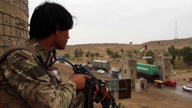 Taliban militanlarnn, Afganistan'da polis karakoluna saldrmasnn ardndan kan atmada 18 kii ld
