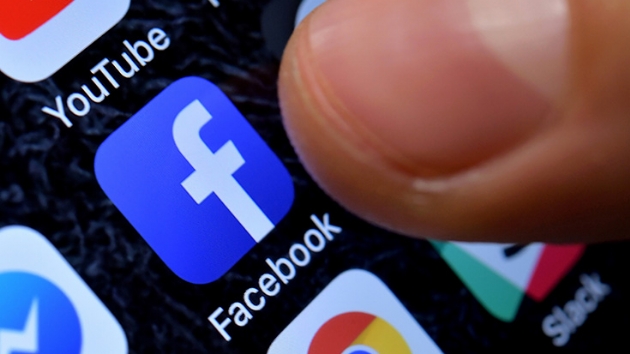Avrupa Komisyonu, teknoloji devleri Google, Facebook ve Twitter'n arlk yanls mesajlar bir saat iinde kaldrmamalar arsnda bulundu