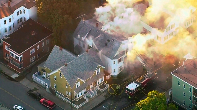Boston'da doalgaz patlamas: 39 ev yand, 1 kii hayatn kaybetti