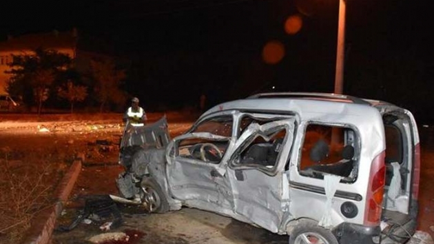 Aksaray'da hafif ticari aracn devrilmesi sonucu bir kii hayatn kaybetti, 3 kii yaraland