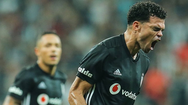 Beşiktaş'ta Pepe gizli forvet olarak görev alıyor!