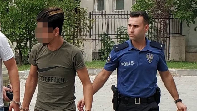 Polis, hrszlarn yannda olduu bilgisini ald kpekten yola karak hrszlk phelilerini yakalad