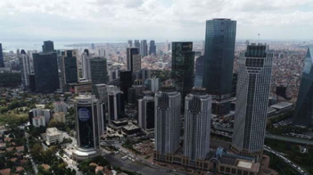 Levent'te bir kii elindeki silahla 2 el ate etti