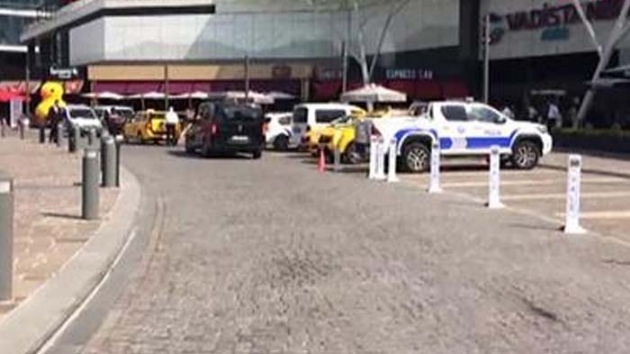 Saryer'de AVM'de silahl kii teslim oldu