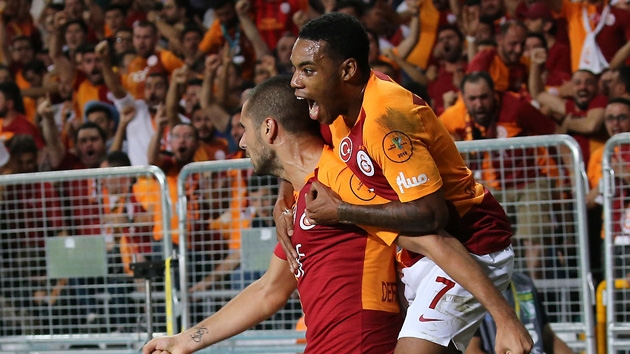 Galatasaray'n bu sezon att 18 goln 8'i Rodrigues-Eren Derdiyok ikilisinden geldi