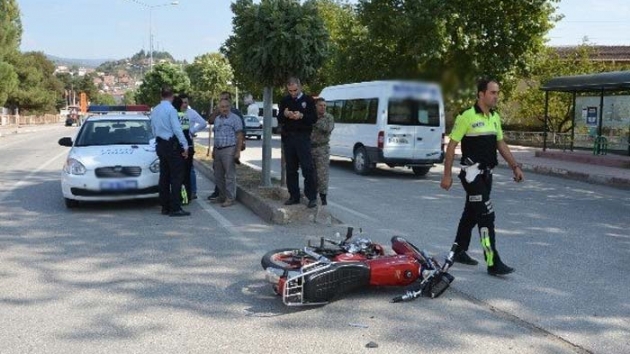 Erzincan otomobil ile motosiklet arpt kazada bir kii yaraland