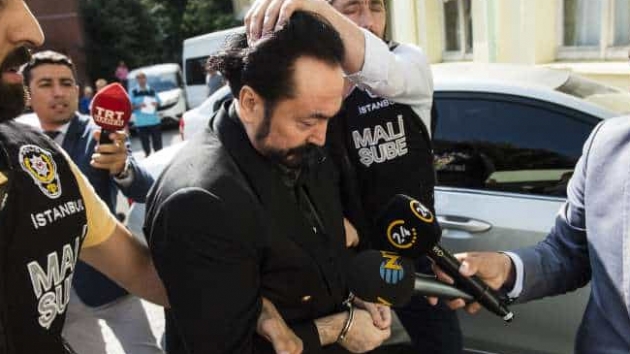 Adnan Oktar rgtnn yneticisi her eyi itiraf etti: Birok kadn Oktar'la imam nikahyla evlendirildi