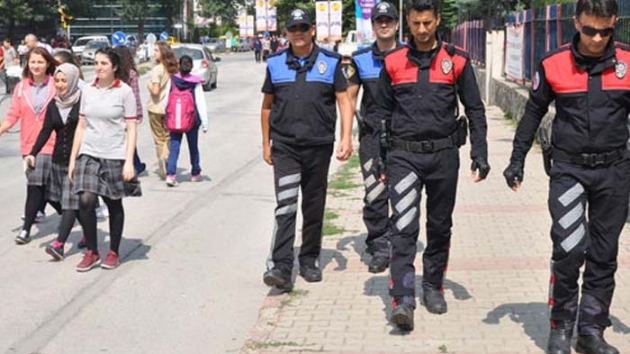 Gaziantep'te polis okul evresinde ku uurtmuyor  