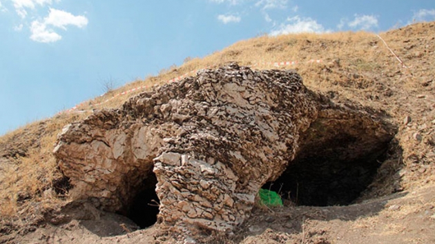 Harput'taki kazlarda Urartular dneminine ait 5 kaya mezar bulundu