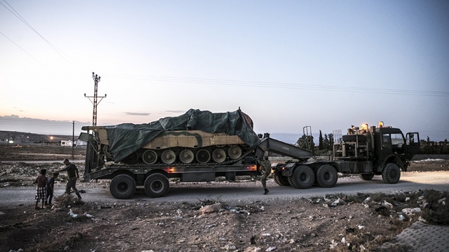 dlib snrndaki askeri birliklere gnderilen komandolar ile zrhl personel tayc, obs ve tanklar Reyhanl'ya ulat