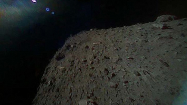 Japonya'nn Ryugu asteroidine gnderdii 2 gezginci aratan ilk grntler geldi