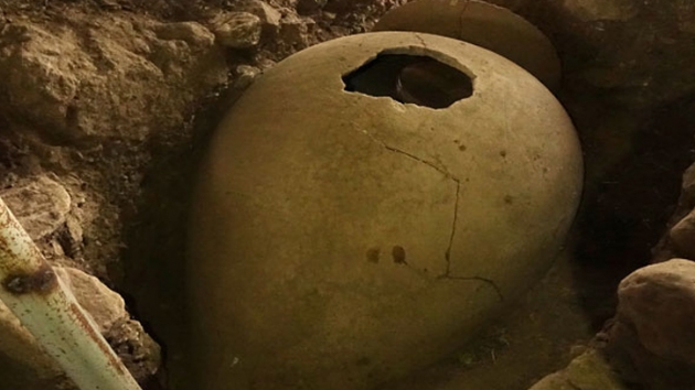 Antandros'ta 'pitos mezar'lara rastland