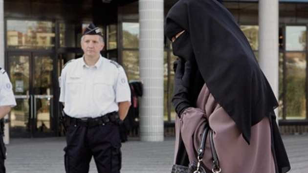svire'nin St. Gallen Kantonu'nda kamuya ak alanlarda burka giyilmesi yasakland