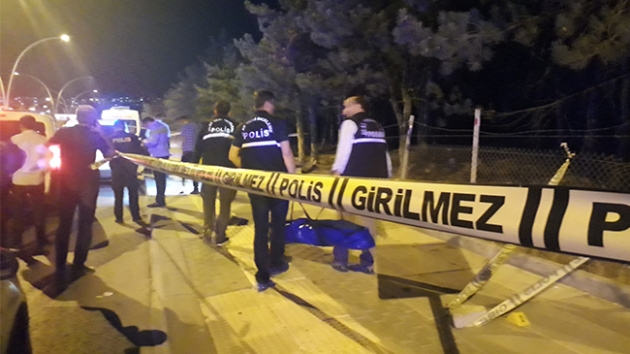 Ankarada bir kii, yol kenarnda tabancayla vurularak ldrld