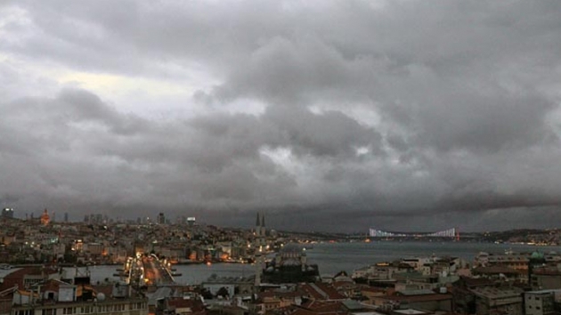 stanbul'da gkyzn kara bulutlar kaplad