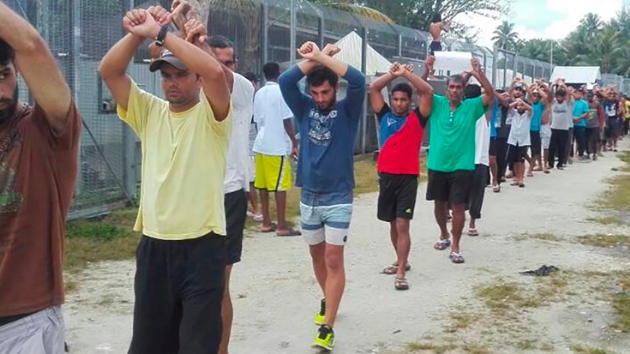 Papua Yeni Ginenin Manus Adas'ndan 17 mlteci ABDye gnderildi
