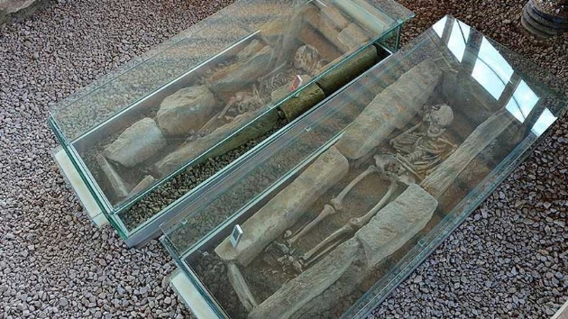  Parion Antik Kenti'ndeki kazlardan kan bin 500 yllk mezar koruma altnda