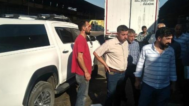 Adana'da bir kamyonetten 45 bin liray aracn camn krarak aldlar