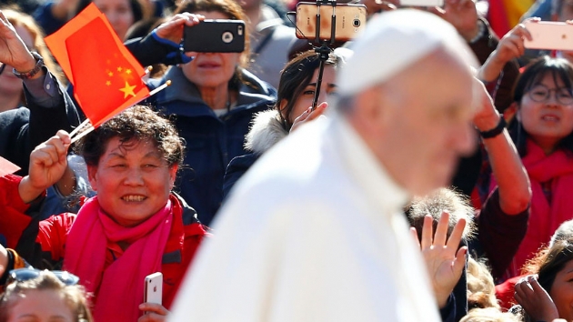 Papa Francis inli Katolikleri uzlamaya ard