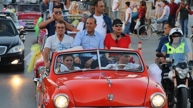 Adana'da 'Sevgi Korteji' 