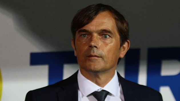 Philip Cocu ynetimin istifa talebini reddetti