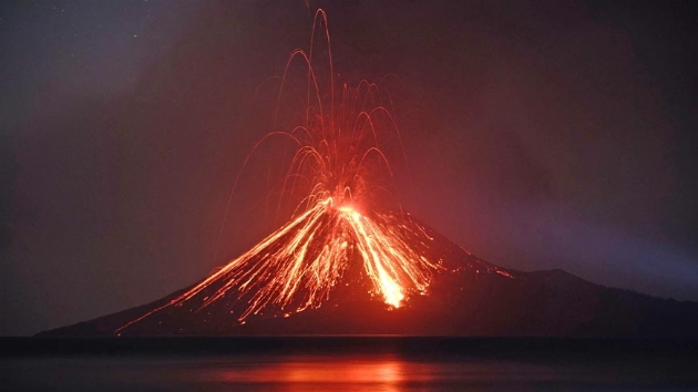 Endonezya'da Soputan Yanarda'nda patlamalar devam ediyor