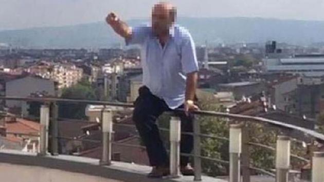 Belediyenin atsna karak intihara kalkt