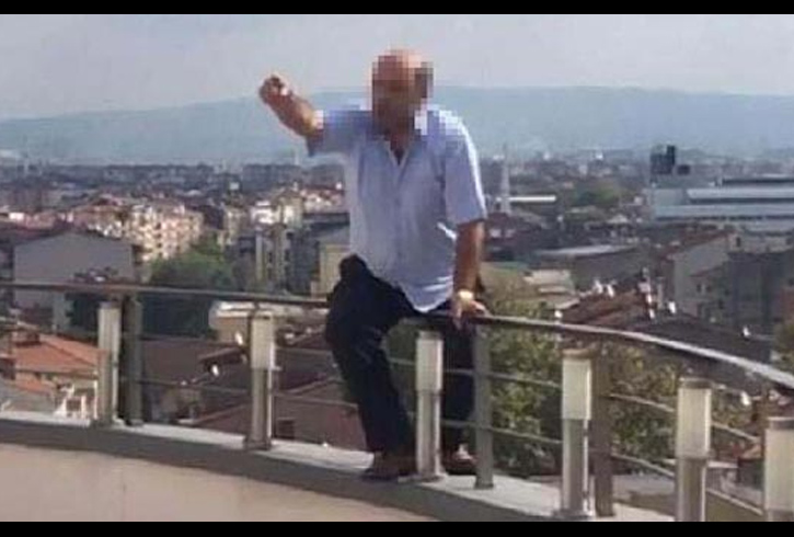 Belediye binas�nda inan�lmaz olay! Herkes yan�na ko�tu 