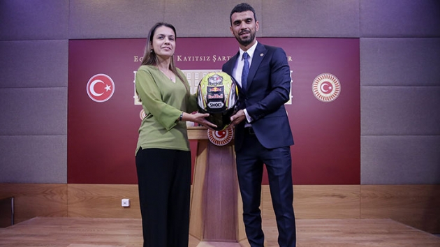 Kenan Sofuolu hayatn kurtaran kask Yeilay'a balad