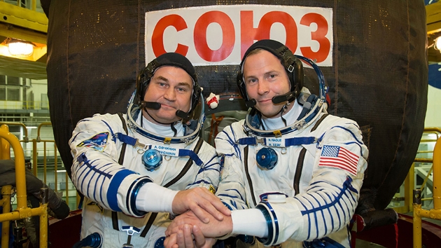 Bir kozmonot ve bir astronot bugn uzaya gnderiliyor: Canl yayn