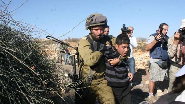 srail Filistinli ocuklar bedensel engellilere dntrmeye alyor