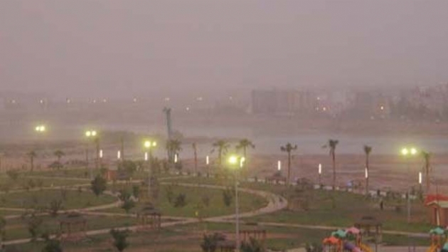 rnak'n Cizre ilesinde Suriye'den gelen toz bulutu etkili oldu