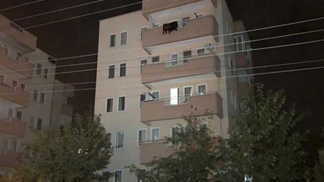  Bursa'da yklma tehlikesi bulunan apartman ile 2 bina tahliye edildi 