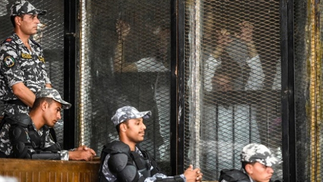 hvan Msr'da askeri mahkemenin 17 sank hakknda idam karar vermesini knad