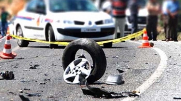 Giresun'da otomobilin tra arpmas sonucu meydana gelen kazada 1 kii hayatn kaybetti, 1 kii de yaraland