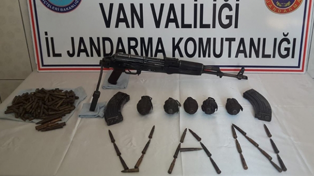 Van'da PKK'l terristlerce gizlenmi silah ve mhimmat bulundu