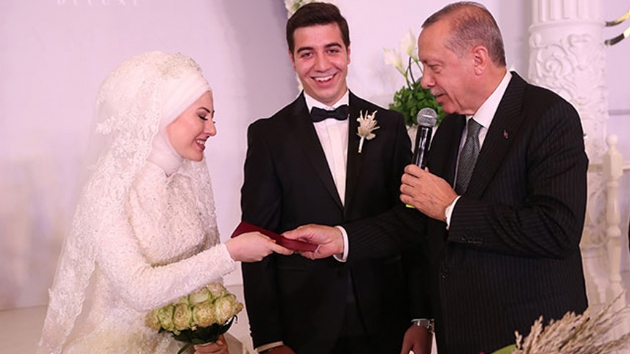 Bakan Erdoan, Kayseri Bykehir Belediye Bakan elik'in olunun dn treninde nikah ahidi oldu