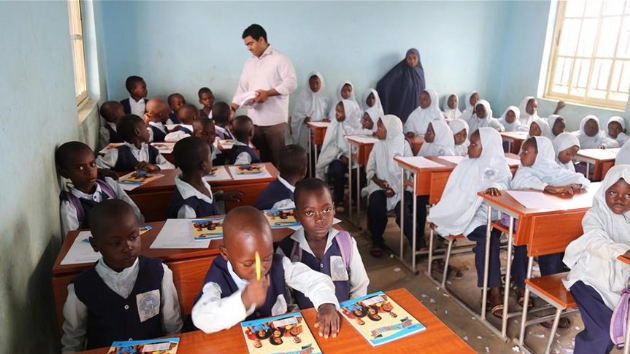 Nijerya'daki Dar'ul Envar Uluslararas Trk Okulu eitime balad