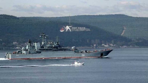 Rus askeri gemisi anakkale Boaz'ndan geti  