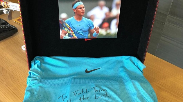 Rafael Nadal, Fatih Terim'e imzal tirtn hediye etti