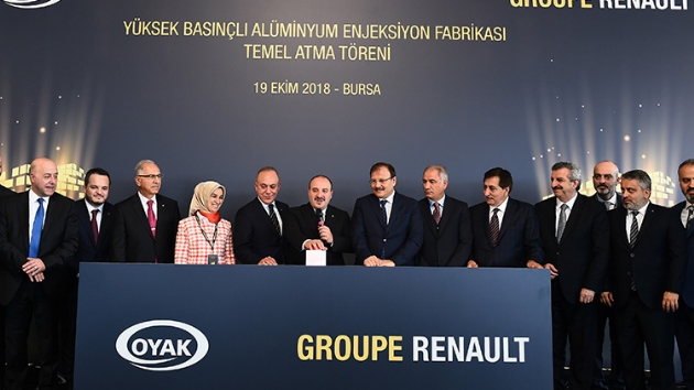 Oyak Renault, yeni yatrmn temelini Sanayi ve Teknoloji Bakan Varank'n katlmyla att