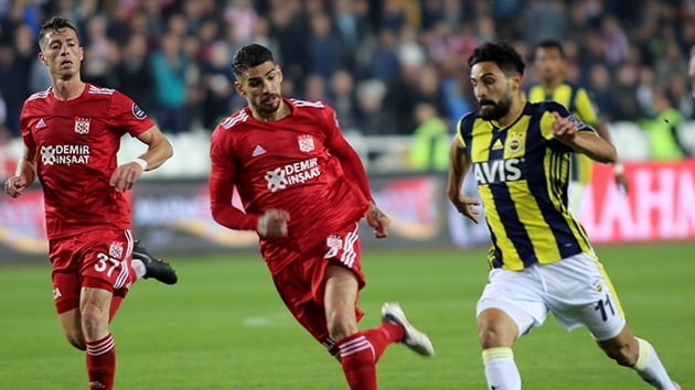 Mehmet Ekici 3 hafta sahalardan uzak kalacak