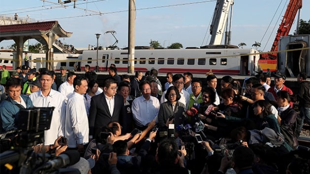 Tayvan'daki tren kazasnda lenlerin says 18'e, yaralananlarn says 187'ye kt
