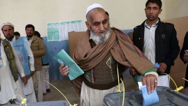 Afganistan'da milletvekili seimlerine katlm beklenenden dk oldu