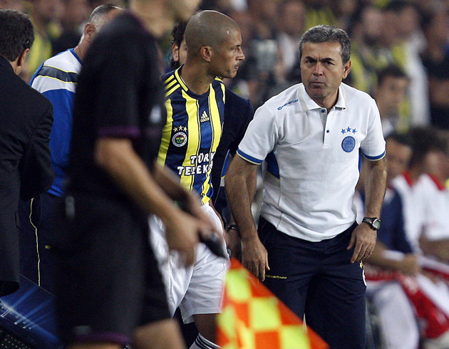 Alex'ten Aykut Kocaman tweetine cevap