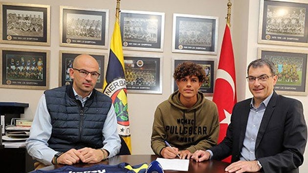 Fenerbahe Grol Demirezen'le 3 yllk profesyonel szleme imzalad