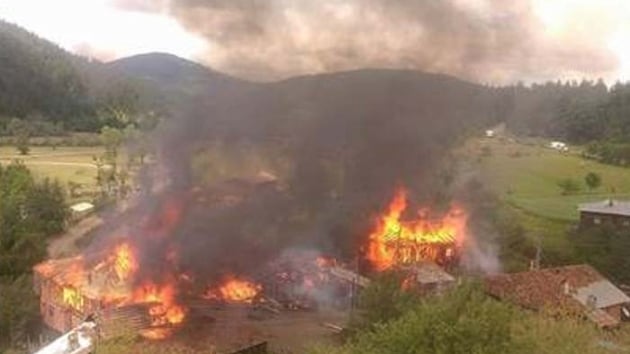 Kastamonuda iki ev yand  